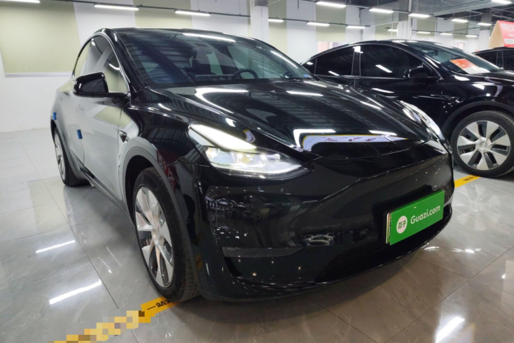 特斯拉 Model Y 2021款 标准续航后驱版车身外观3