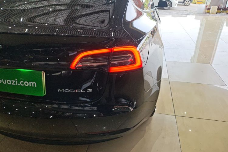 特斯拉 Model 3 2022款 后轮驱动版车身外观9