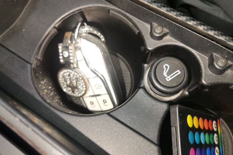 玛莎拉蒂 Levante 2016款 3.0T 标准型中控内饰11