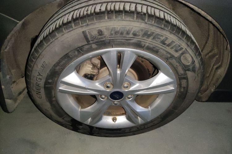 福特 福克斯 2012款 三厢 1.6L 自动风尚型车身外观56