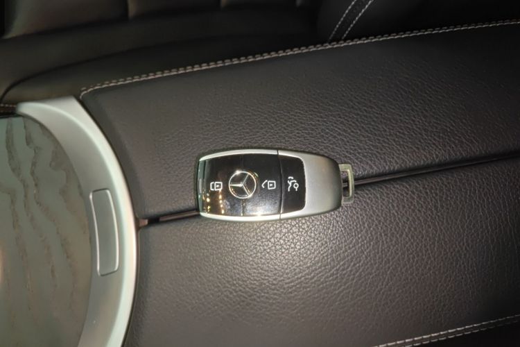 奔驰C级 2019款 C 260 L 运动版中控内饰7001