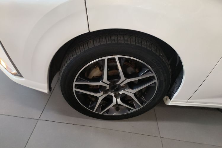 东风风神 奕炫 2021款 230T 自动追影版车身外观6007