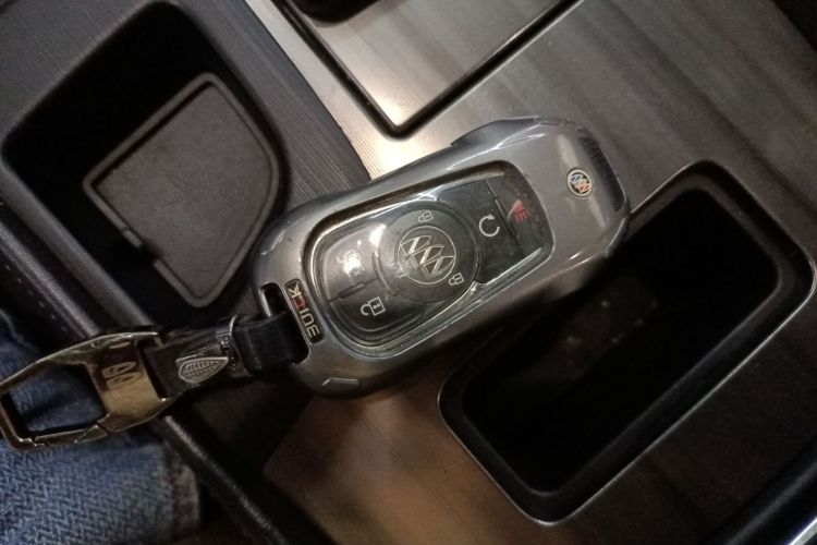 别克 君越 2018款 20T 精英型中控内饰11