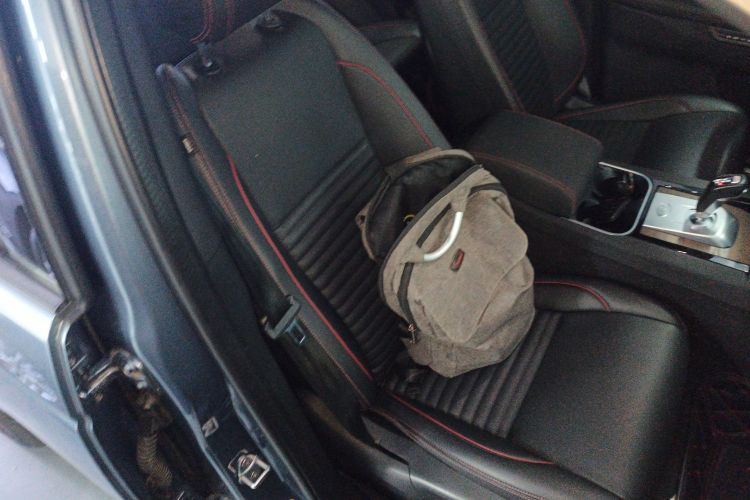 路虎 发现运动版 2021款 249PS R-Dynamic SE 性能科技版 7座局部细节41