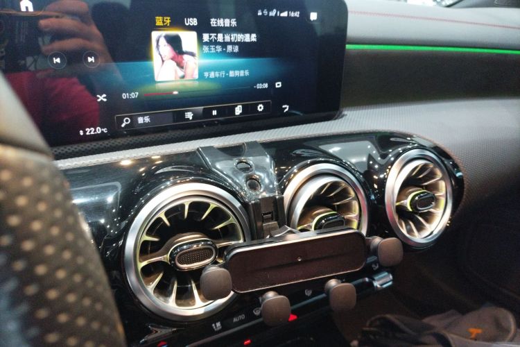 奔驰CLA 2021款 CLA 200中控内饰16
