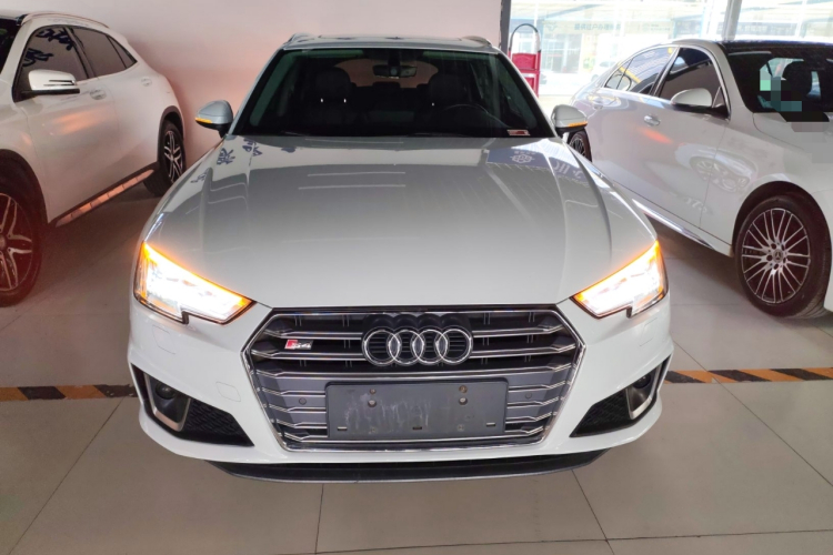 奥迪A4(进口) 2020款 Avant 先锋派 40 TFSI 时尚动感型车身外观2
