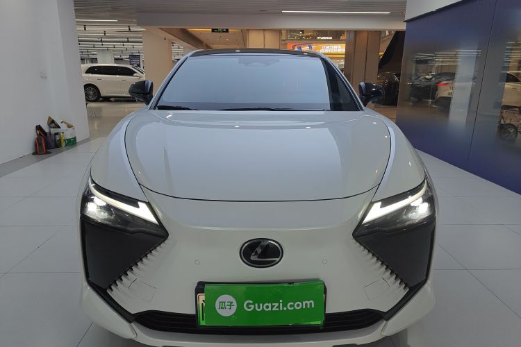 雷克萨斯RZ 2023款 450e 四驱纵享版车身外观2