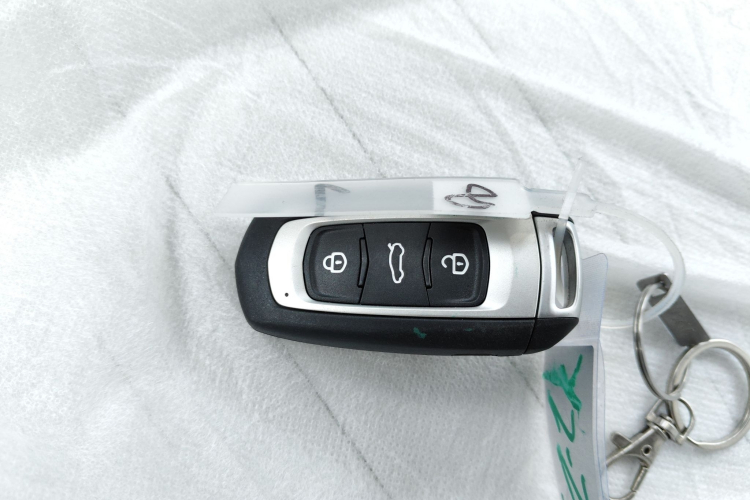 吉利银河 2025款 210km 熊猫卡丁中控内饰11