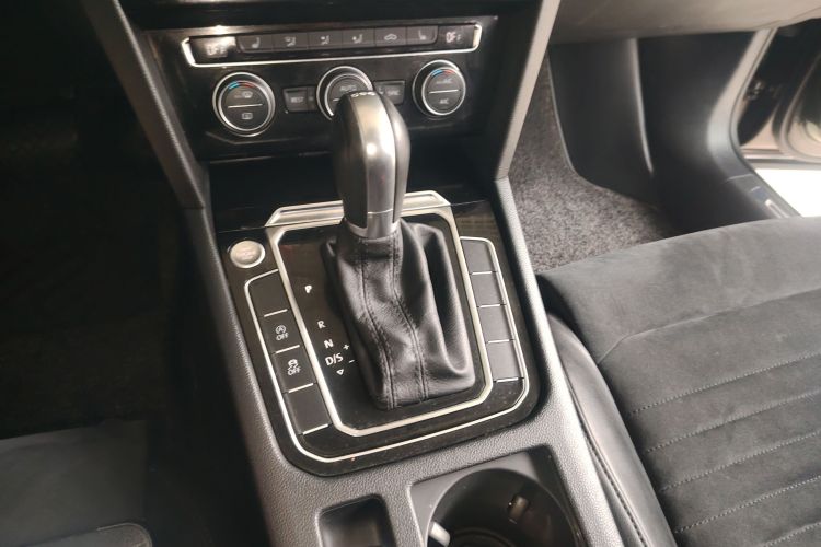 大众 迈腾 2017款 380TSI DSG 豪华型中控内饰18