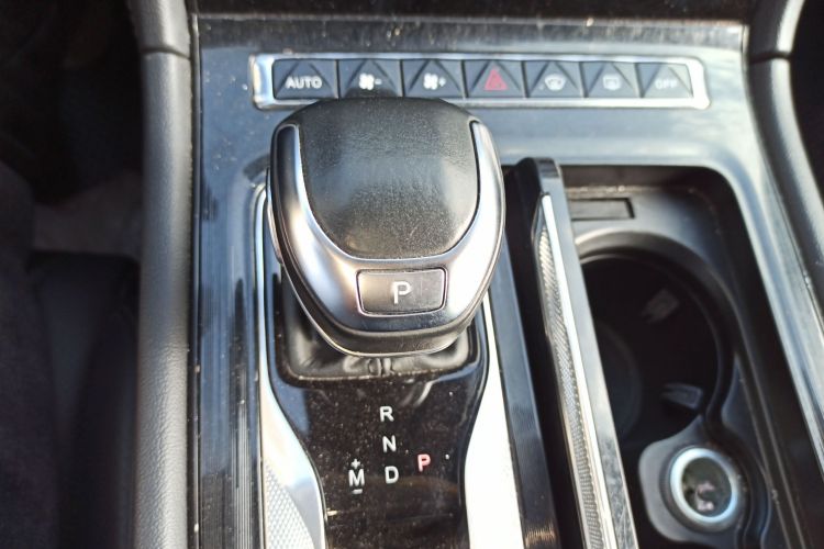 红旗H5 2023款 1.5T DCT智联旗韵版中控内饰18