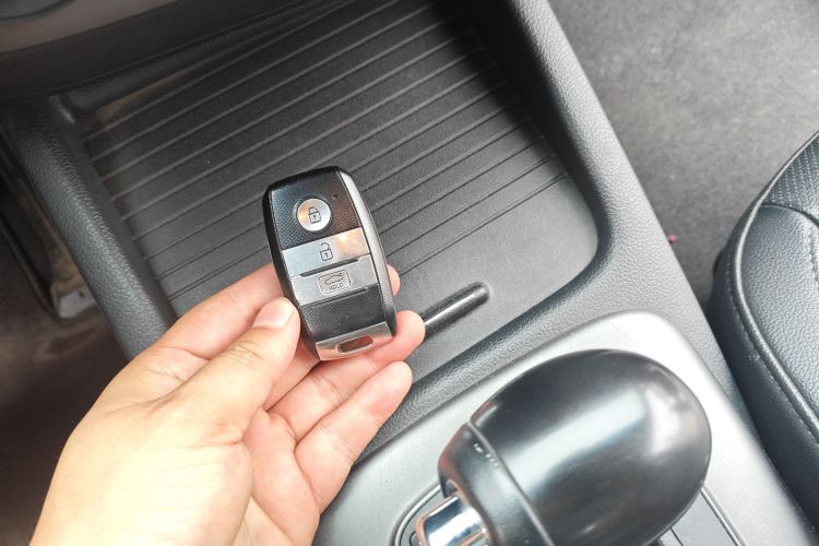 起亚K3 2015款 1.6L 自动DLX中控内饰7001