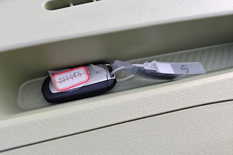 吉利银河 2025款 210km 熊猫骑士中控内饰11