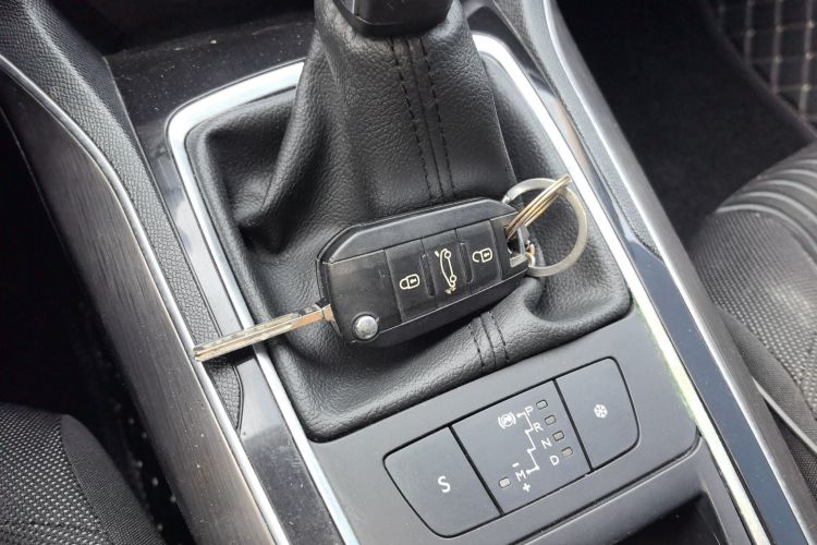 标致408 2015款 1.2T 自动豪华版中控内饰11