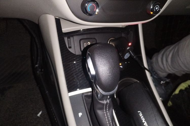 别克 威朗 2020款 15T 自动进取型局部细节18