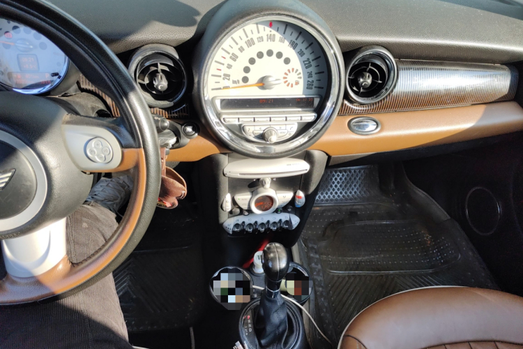 MINI 2010款 1.6L COOPER 50 Mayfair中控内饰16