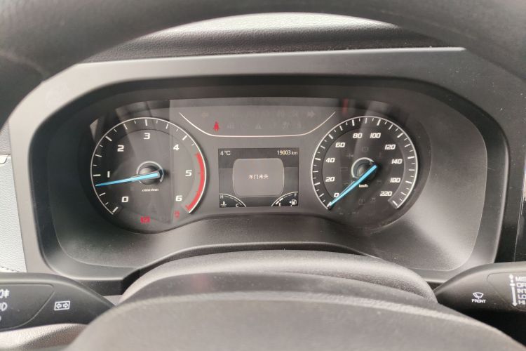 江铃福顺 2023款 2.0T 手动短轴中顶商运型多功能乘用车5座中控内饰14