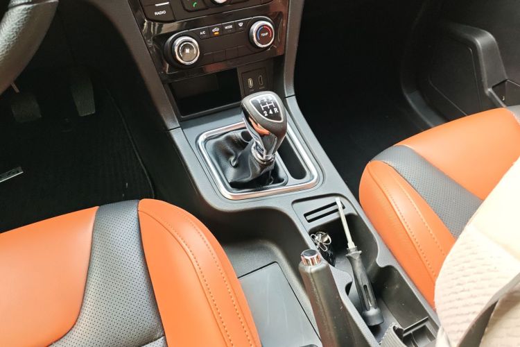 北汽威旺M50F 2017款 1.5L 舒适型中控内饰18