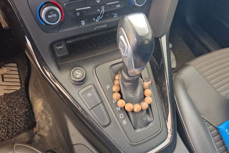 福特 福克斯 2015款 三厢 EcoBoost 125 自动超能风尚型中控内饰18