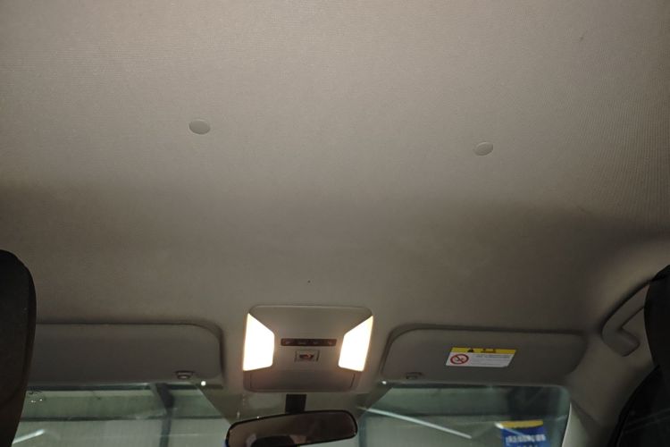 丰田 威兰达 2022款 2.0L CVT两驱领先版局部细节22