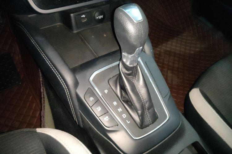 福特 福克斯 2021款 三厢 1.5L 自动锋跃型中控内饰18