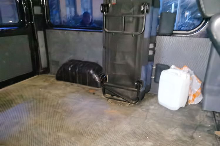 东风御风 御风 2023款 V9+ 2.0T 手动前驱多功能短轴中顶5/6座中控内饰7004