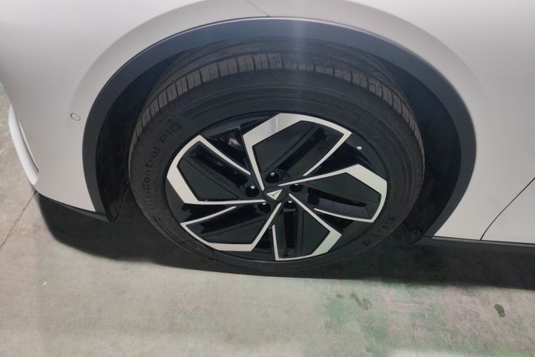 深蓝汽车 深蓝L07 2026款 550Ultra华为乾崑ADS SE版车身外观6007