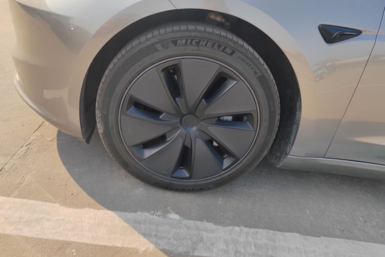 特斯拉 Model 3 2023款 长续航全轮驱动版车身外观6001
