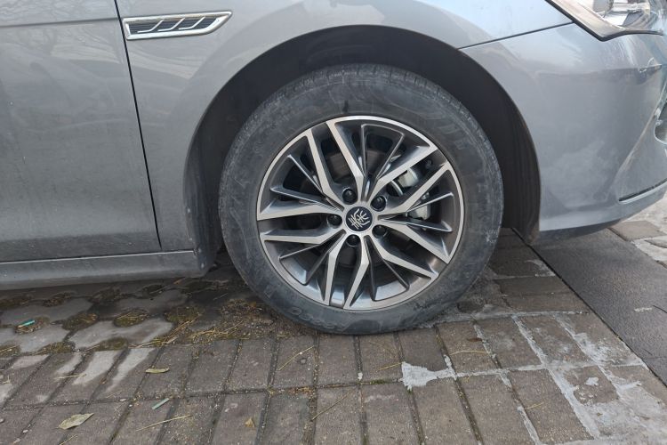 比亚迪 秦PLUS 2021款 DM-i 120KM 尊贵型车身外观10