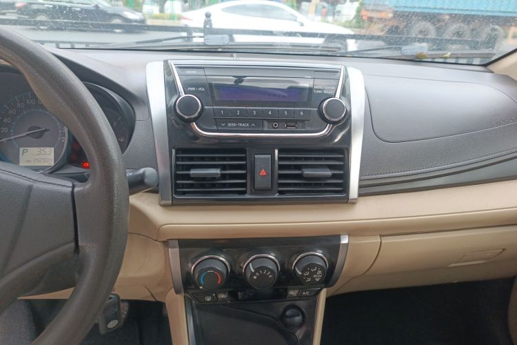 丰田 威驰 2014款 1.5L 自动智臻版中控内饰16