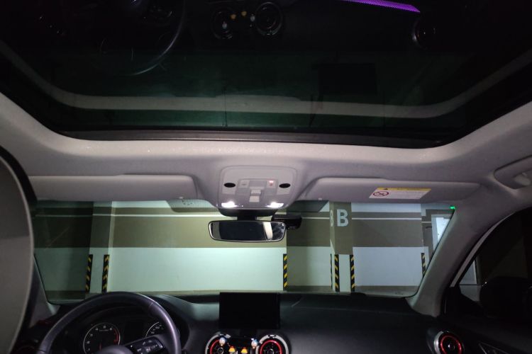 奥迪Q2L 2022款 35 TFSI 进取致雅型中控内饰22