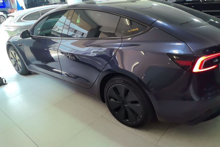 特斯拉 Model 3 2023款 后轮驱动版车身外观4