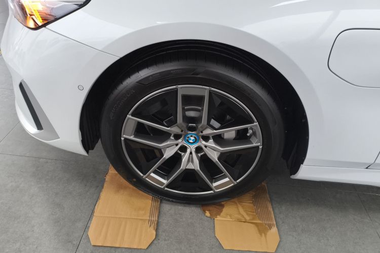 宝马i5 2024款 eDrive 35L  豪华套装车身外观6007