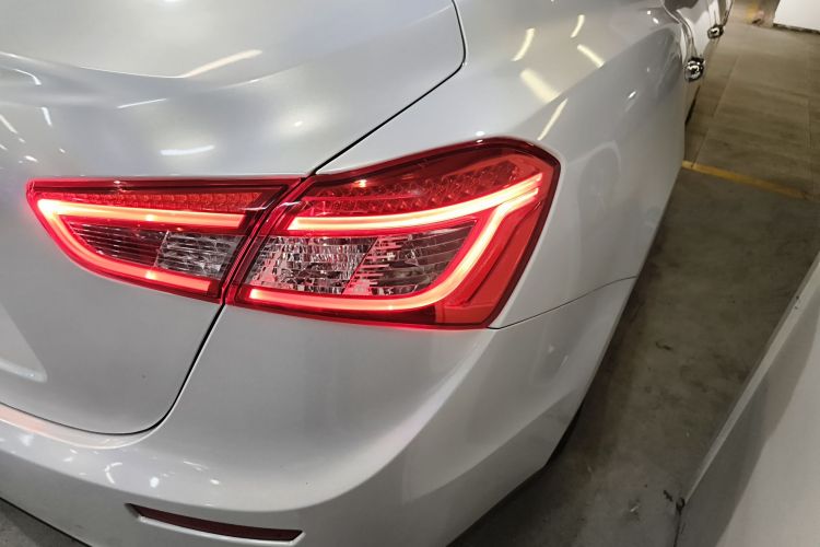 玛莎拉蒂 Ghibli 2014款 3.0T 标准版车身外观9