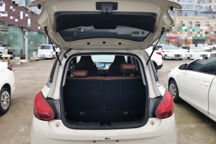 五菱汽车 五菱缤果 2023款 333km 悦享+款机舱底盘23