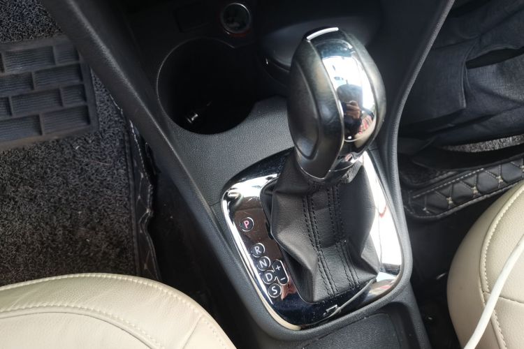 大众 Polo 2011款 1.6L 自动致尚版局部细节18