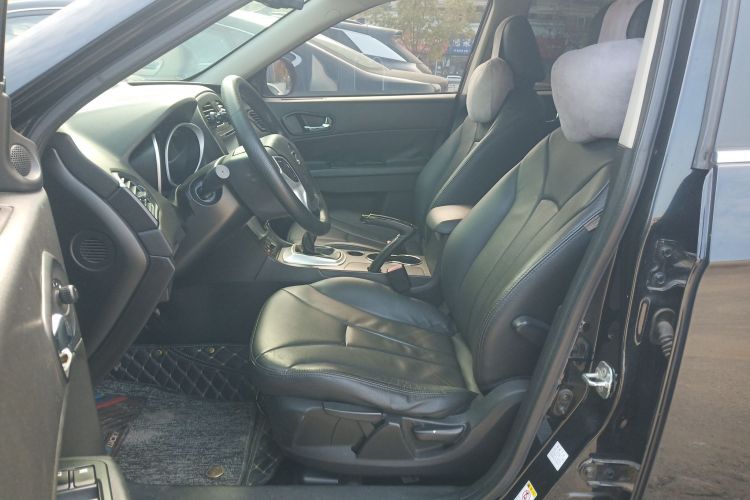 广汽传祺 传祺GS5 2012款 2.0L 手动两驱精英版中控内饰19