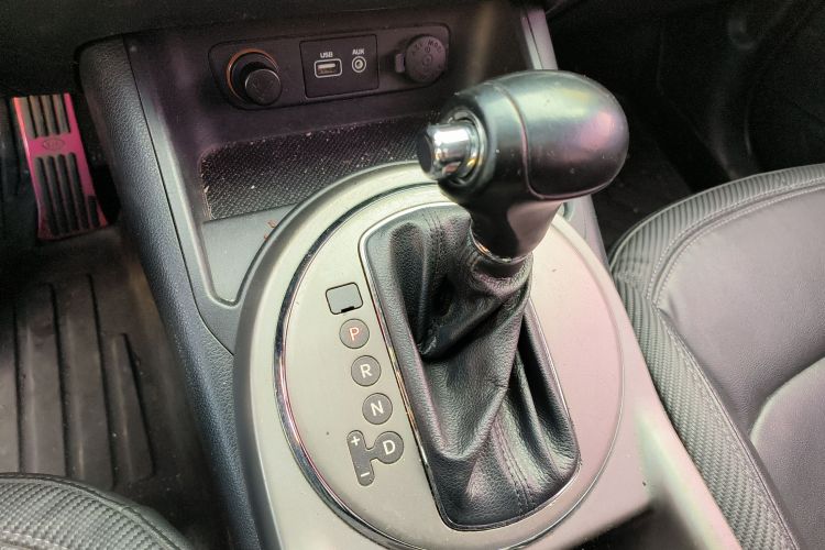 起亚 智跑 2015款 2.0L 自动两驱版GLS中控内饰18