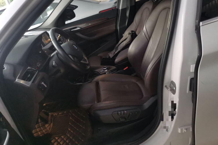 宝马X1 2018款 sDrive20Li 领先型中控内饰19