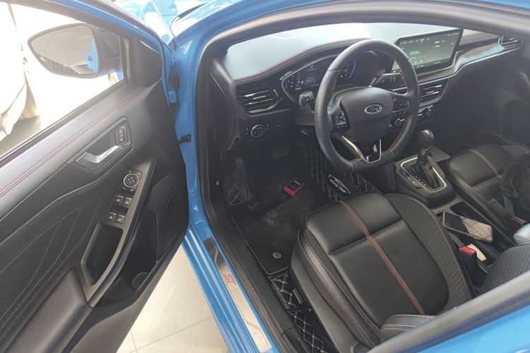 福特 福克斯 2022款 三厢 EcoBoost 180 自动ST Line中控内饰20