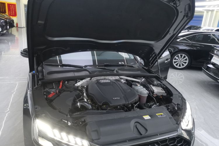 奥迪A4L 2022款 40 TFSI 豪华动感型机舱底盘24