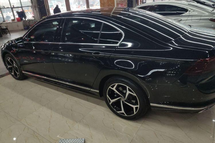 大众 迈腾 2023款 200万辆纪念版 330TSI DSG豪华型车身外观4