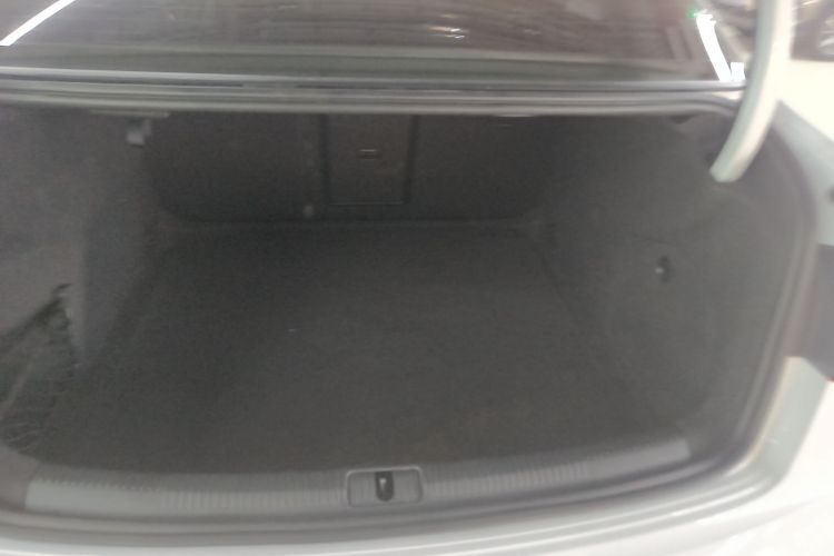 奥迪A3 2018款 30周年年型 Limousine 35 TFSI 风尚型机舱底盘23