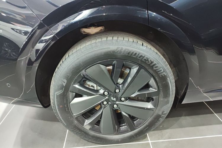 理想汽车 理想L6 2025款 Pro 智能焕新版车身外观6008