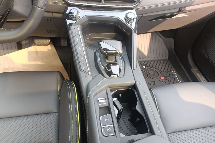 领克06 2023款 Remix 1.5T 劲Halo中控内饰18