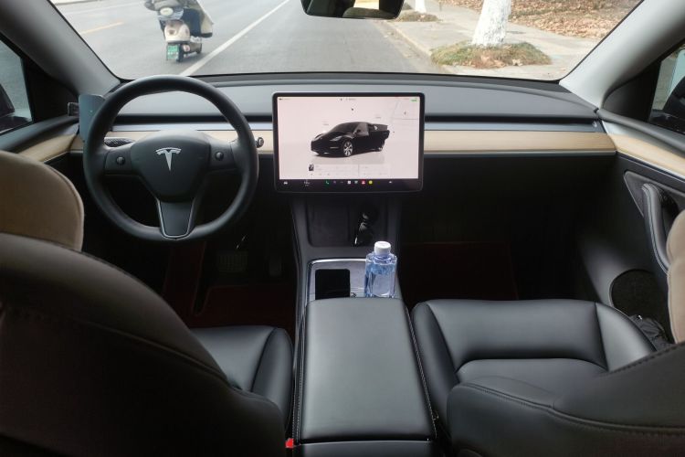 特斯拉 Model Y 2022款 改款 后轮驱动版中控内饰12