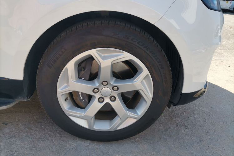 路虎 揽胜运动版新能源 2019款  P400e SE车身外观10