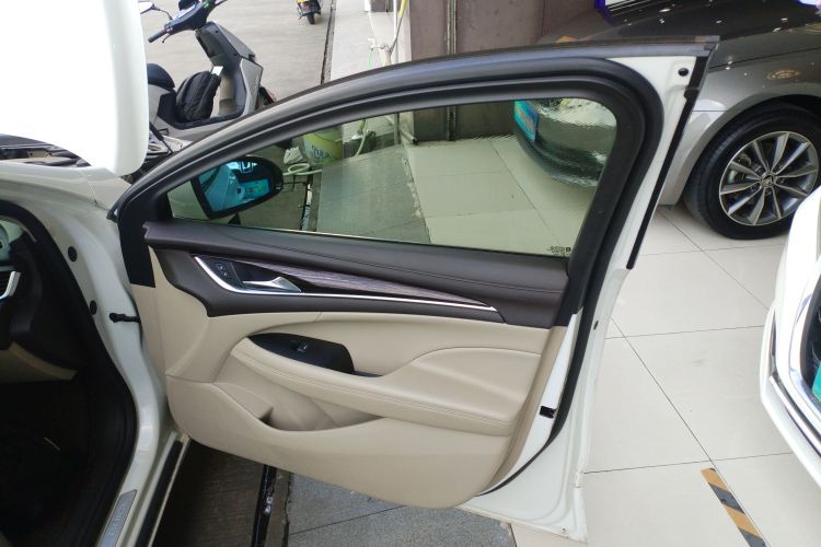 别克 君越 2016款 改款 20T 领先型中控内饰42