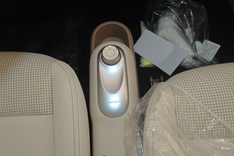 五菱汽车 宏光MINIEV 2025款 四门版 进阶款中控内饰18