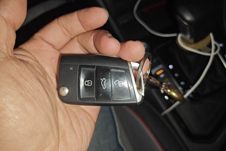 大众 途观L 2022款 330TSI 自动两驱R-Line旗舰版中控内饰11