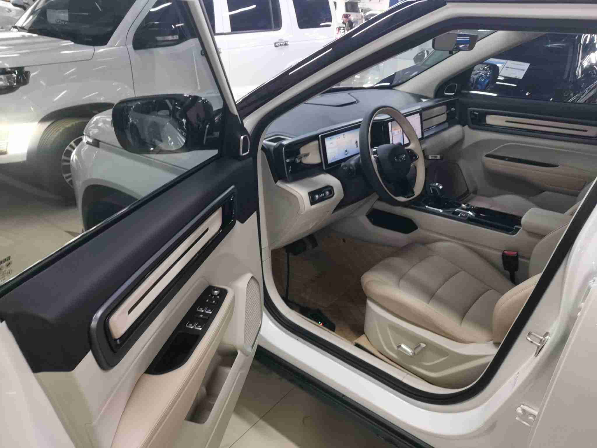 车辆驾驶位内饰全景